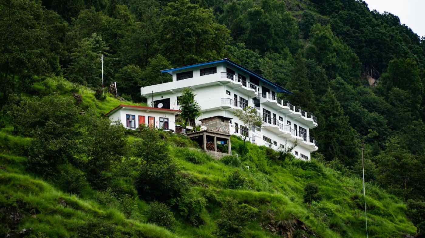 Clear Panchachuli view from the SamathaStay common area